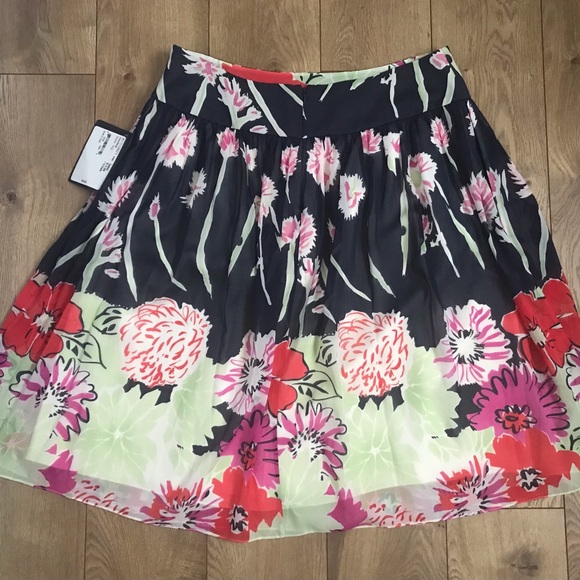 NWT  St John Collection Multi Colored Silk Floral Skirt - Size 10 - Picture 2 of 5